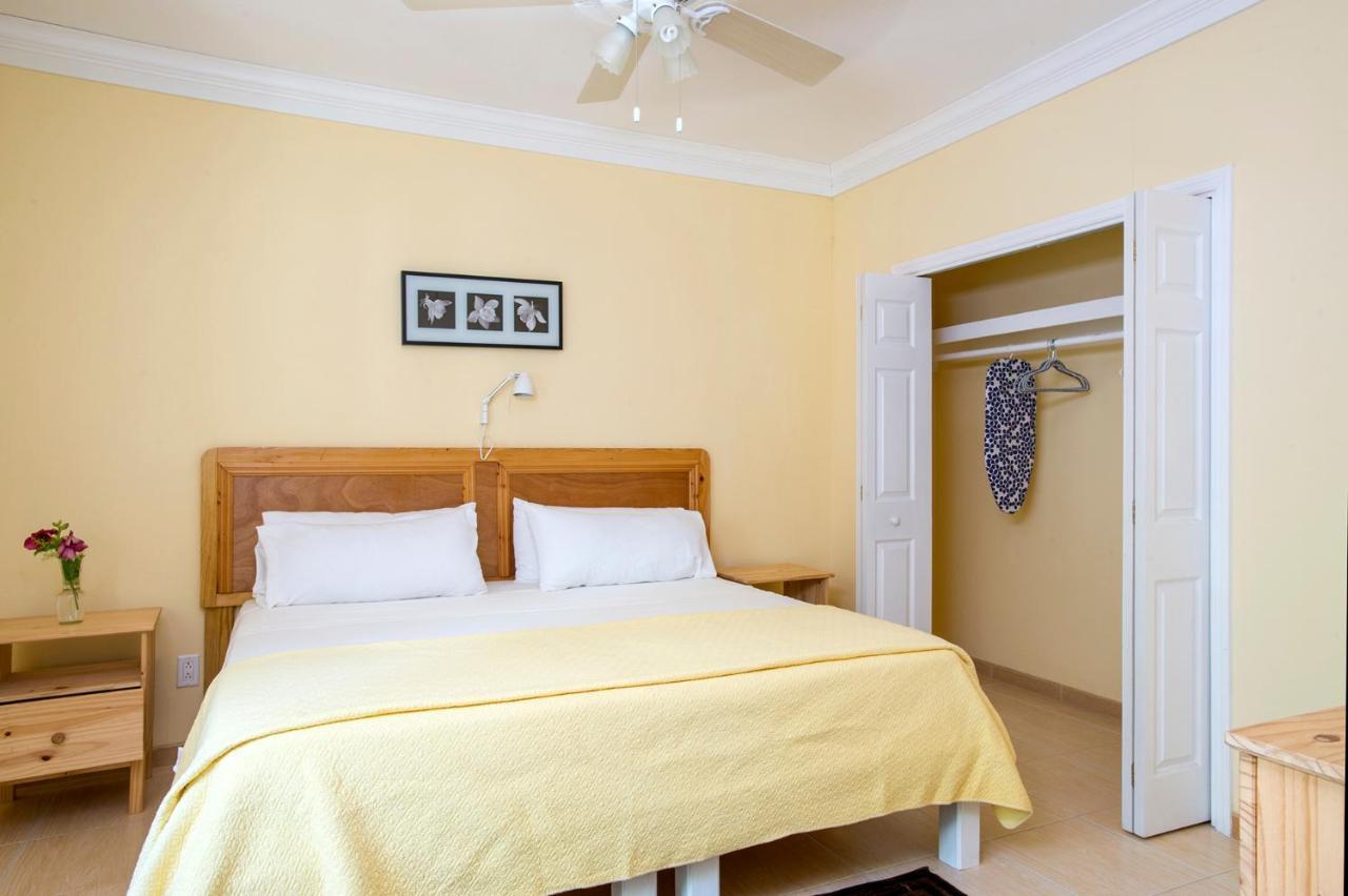 Sir Charles Guest House Palmetto Point Extérieur photo